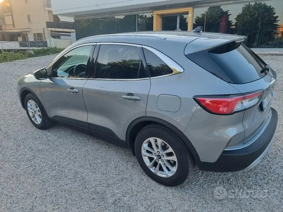 Usata Ford Kuga 120 CV (88 kW) 2020 Grigio SUV