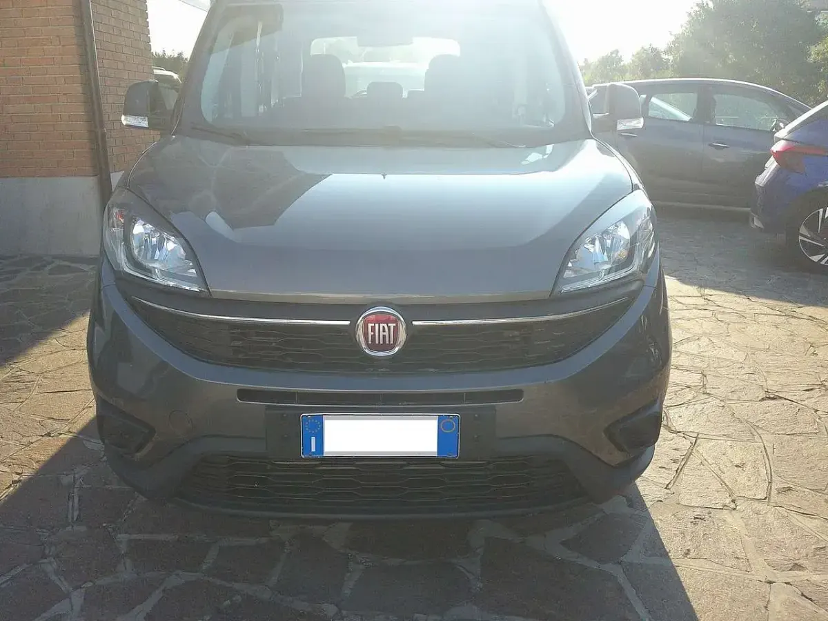Usata Fiat Doblò Easy 120 CV (88 kW) 2018 Grigio Monovolume