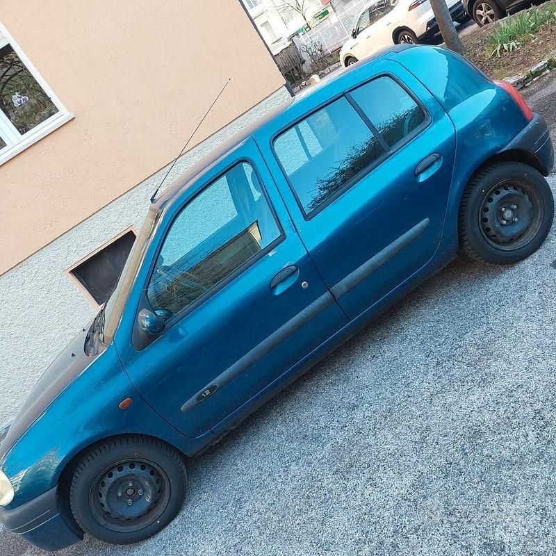 Usata Renault Clio II 2001 Blu Utilitaria