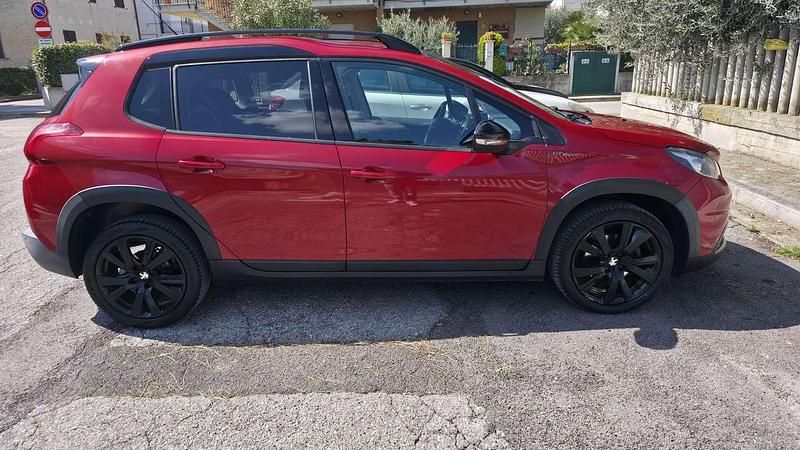 Usata Peugeot 2008 GT-line 120 CV (88 kW) 2017 Rosso SUV