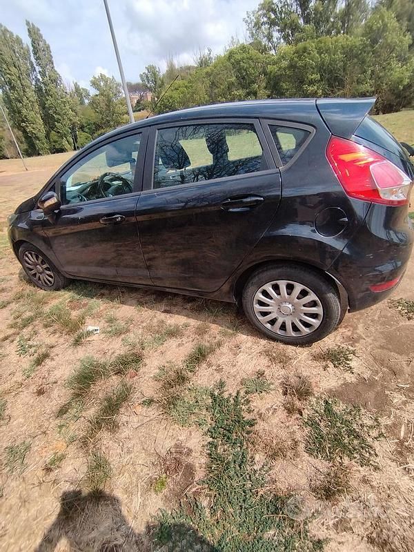 Usata Ford Fiesta 95 CV (69 kW) 2015 Nero Utilitaria