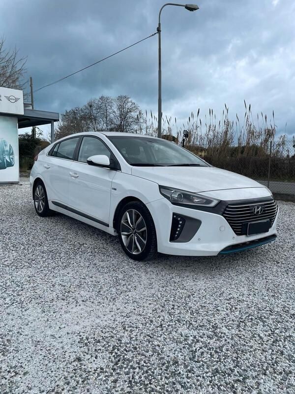Bianco Usata 2018 Hyundai Ioniq Comfort Due volumi | 15.000 € (Molto cara) - Immagine 1/4