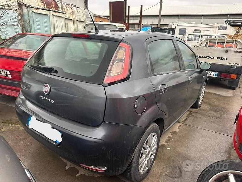 Usata Fiat Grande Punto 77 CV (56 kW) 2013 Grigio Utilitaria