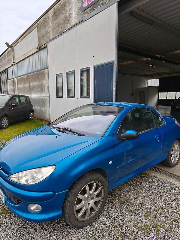 Usata Peugeot 206 CC 136 CV (100 kW) 2002 Blu Cabrio