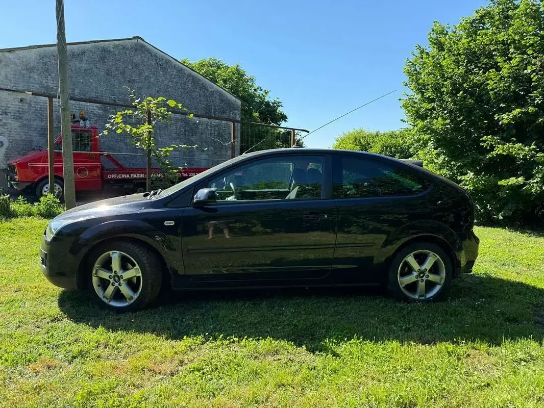 Usata Ford Focus 110 CV (80 kW) 2007 Nero Berlina