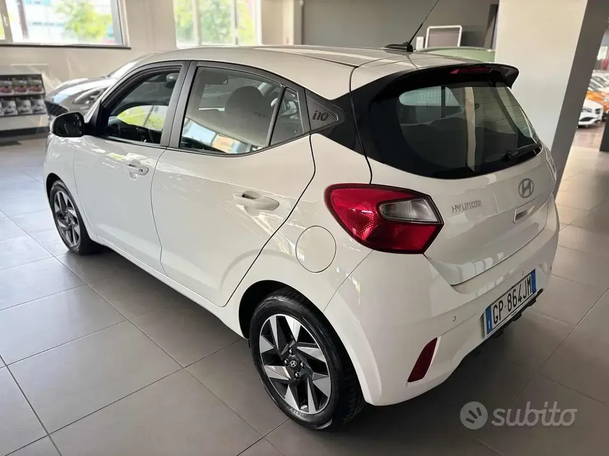 Usata Hyundai i10 67 CV (49 kW) 2023 Bianco Utilitaria