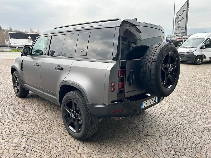 Usata Land Rover Defender SE 250 CV (183 kW) 2024 Nero metallizzato SUV
