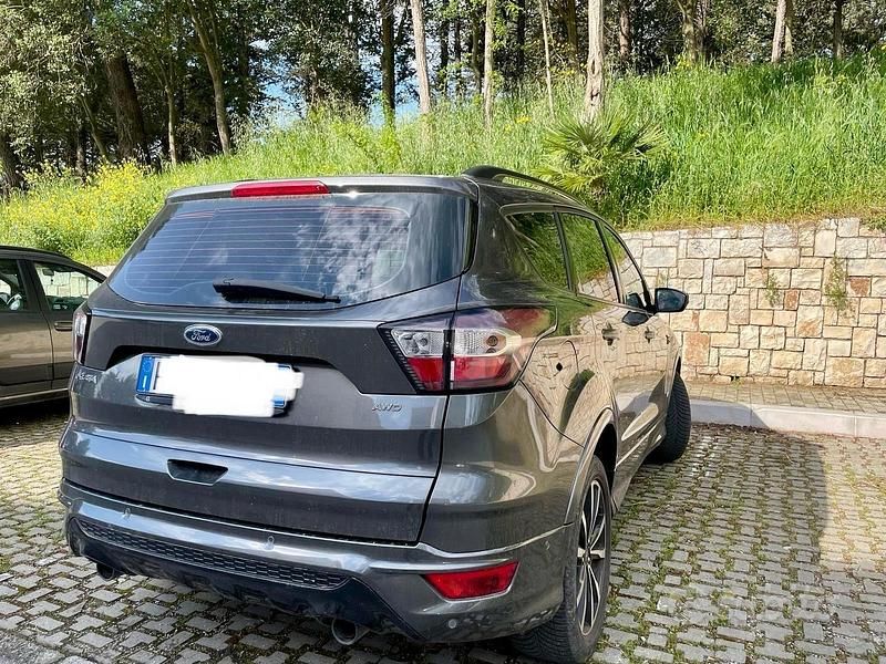 Usata Ford Kuga 150 CV (110 kW) 2019 Grigio SUV