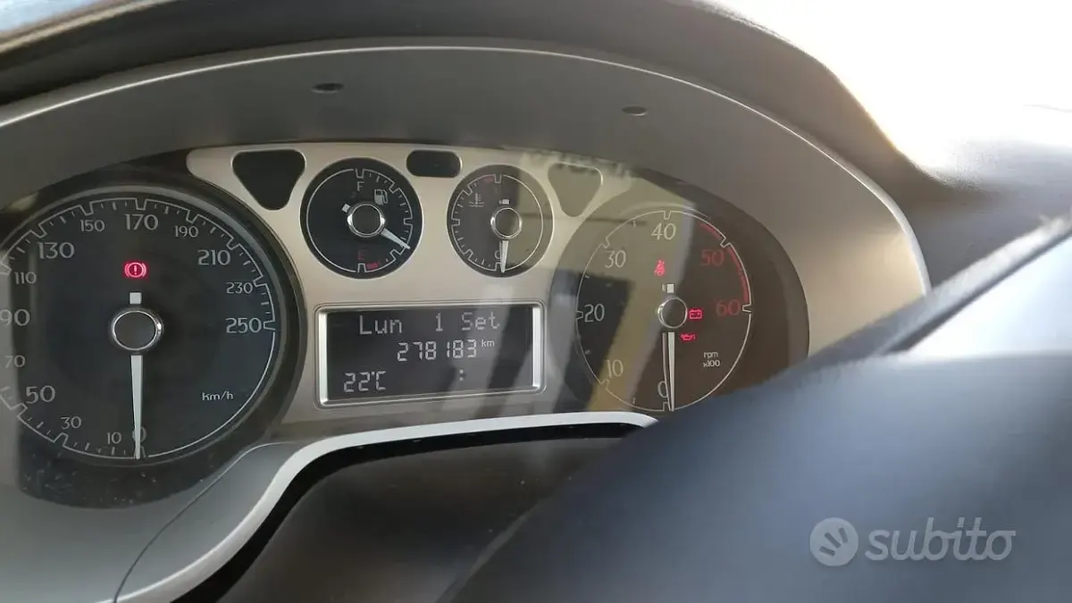 Usata Lancia Delta 120 CV (88 kW) 2010 Grigio Utilitaria