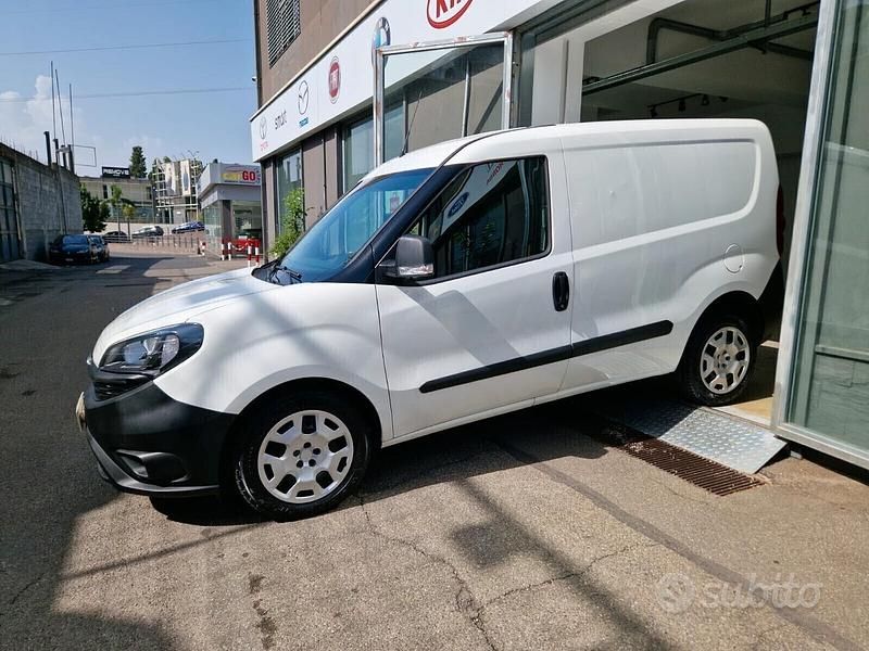 Usata Fiat Doblò S 120 CV (88 kW) 2021 Bianco Monovolume