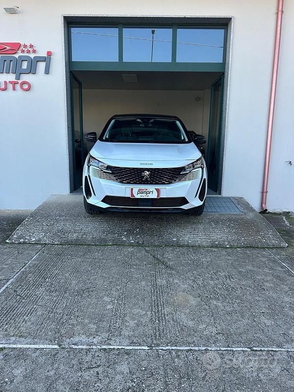 Usata Peugeot 3008 Allure 131 CV (96 kW) 2022 Bianco SUV