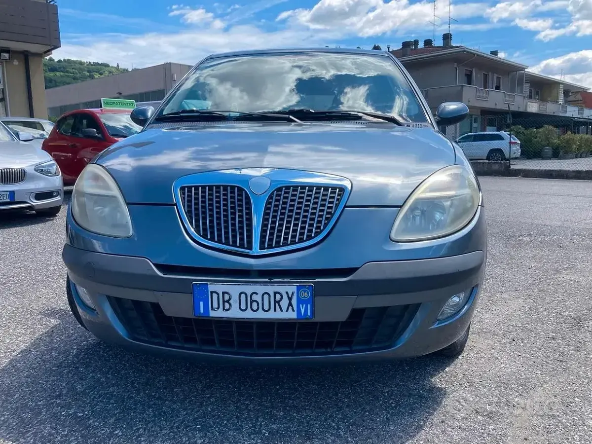 Usata Lancia Ypsilon 60 CV (44 kW) 2006 Grigio Utilitaria
