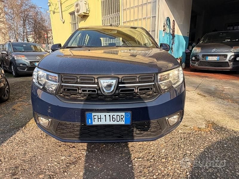 Usata Dacia Sandero Lauréate 90 CV (66 kW) 2017 Blu Berlina