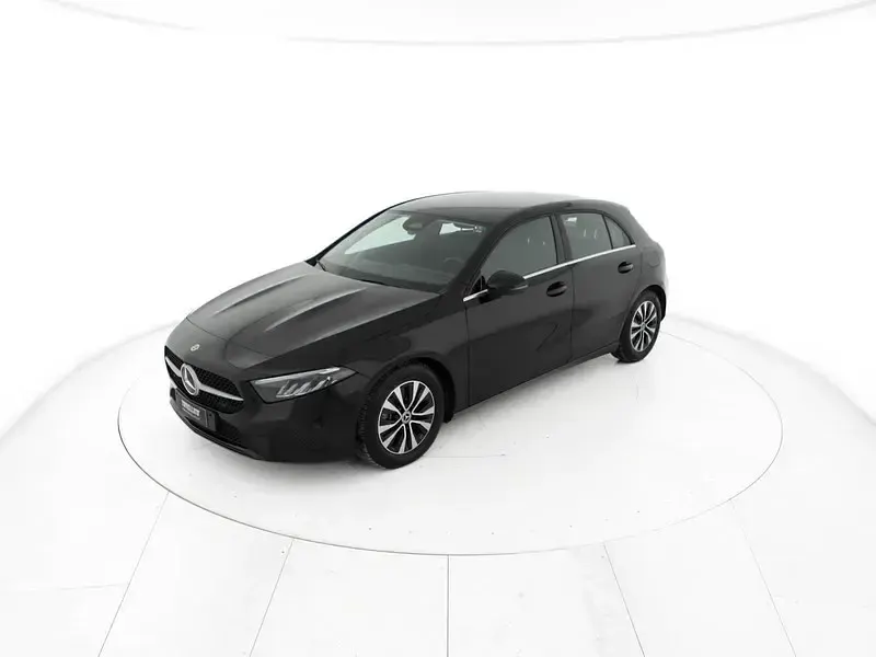 Usata Mercedes A180 Advanced 136 CV (100 kW) 2023 Nero Berlina