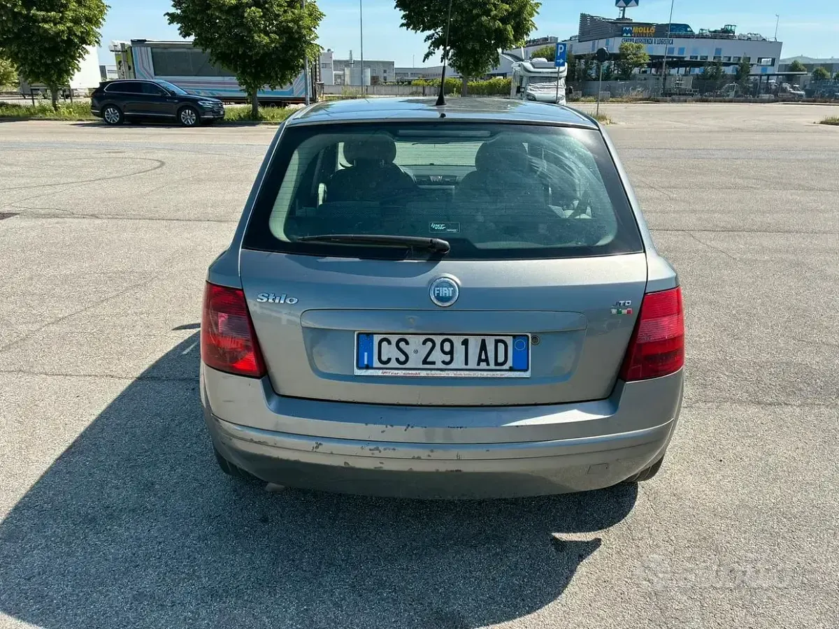 Usata Fiat Stilo 116 CV (85 kW) 2004 Grigio Berlina