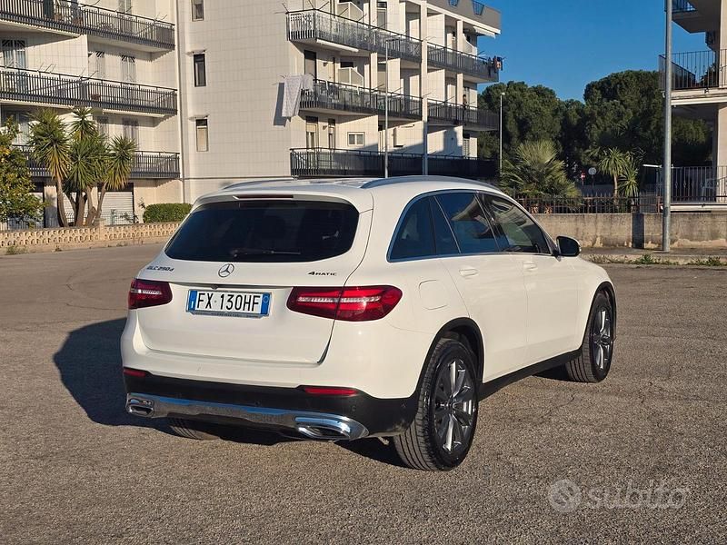 Usata Mercedes GLC250 204 CV (150 kW) 2019 Bianco SUV