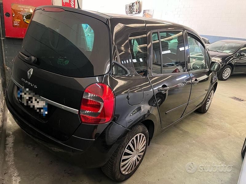 Usata Renault Modus 76 CV (55 kW) 2011 Nero Monovolume