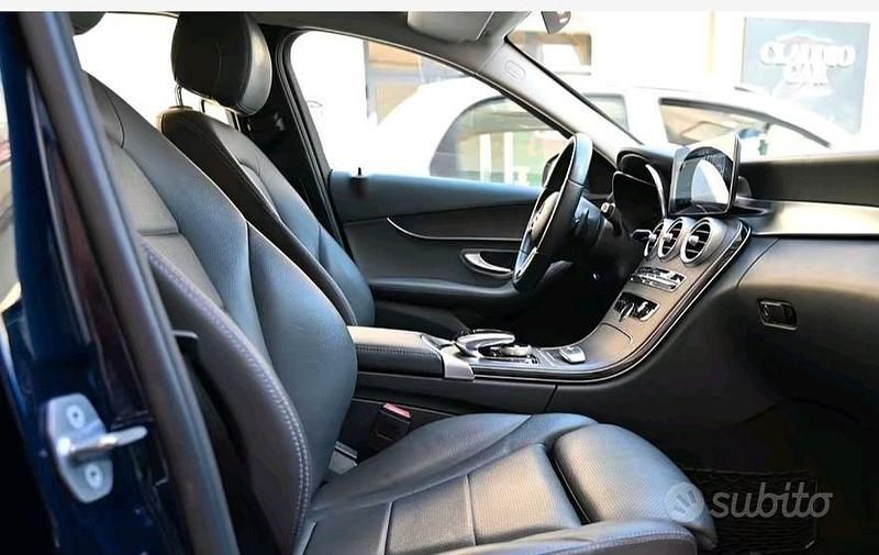 Usata Mercedes C220 194 CV (142 kW) 2019 Blu Berlina