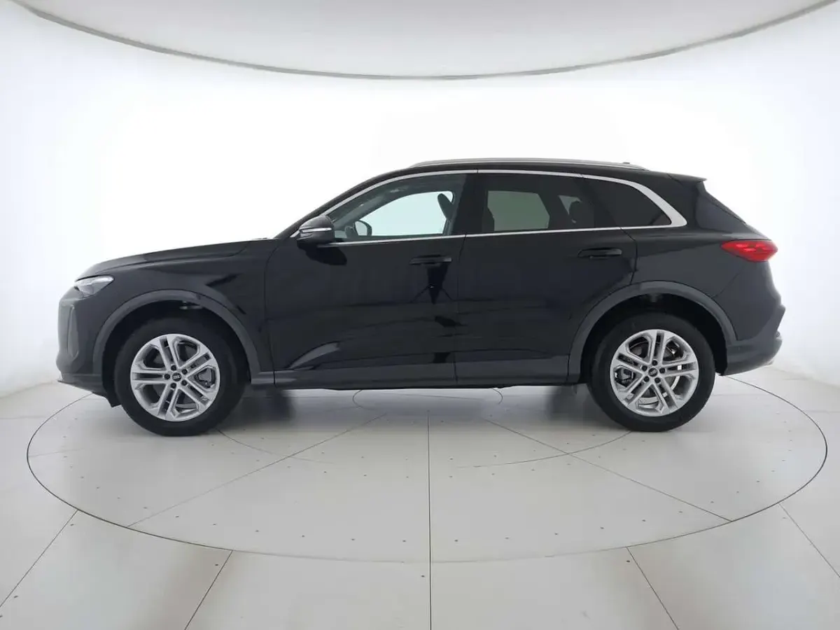 Nuova Audi Q5 Advanced 204 CV (150 kW) 2026 Nero mito metallizzato SUV