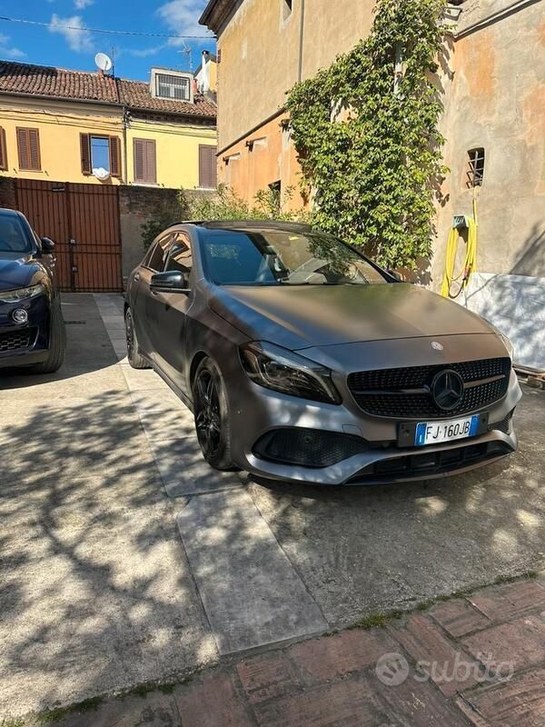 Grigio Usata 2017 Mercedes A200 Tre volumi | 17.000 € (Cara) - Immagine 1/4