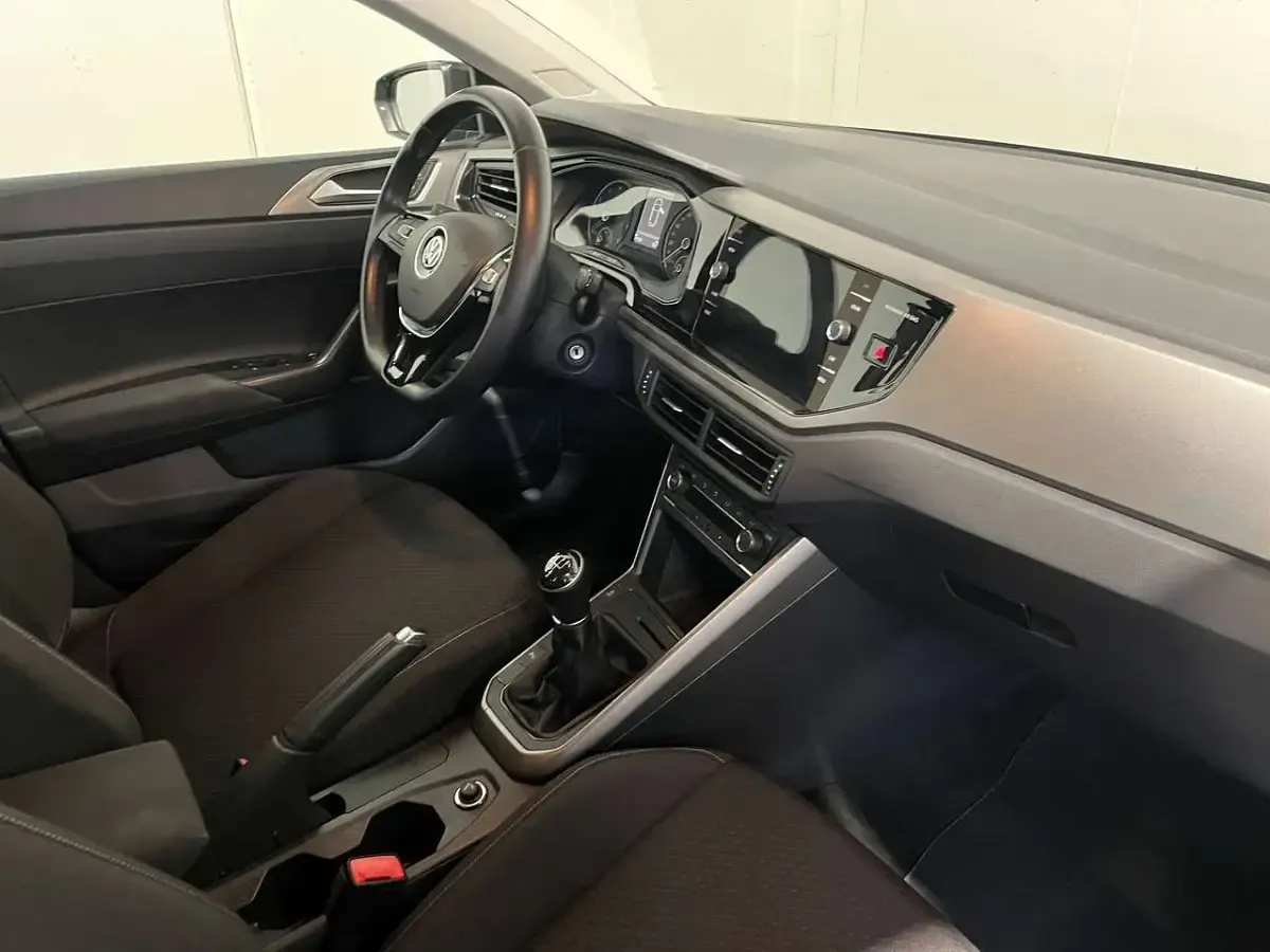 Usata VW Polo Comfortline 75 CV (55 kW) 2017 Grigio medio Berlina