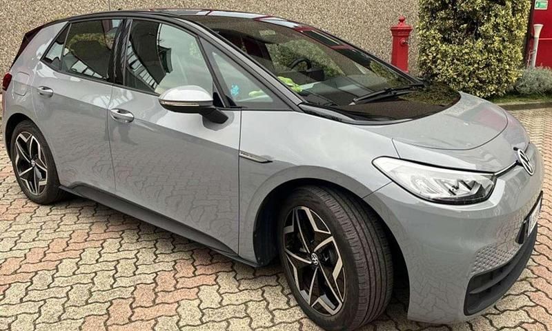 Grigio Usata 2021 VW ID.3 Pro Due volumi | 25.000 € (Buon prezzo) - Immagine 1/3