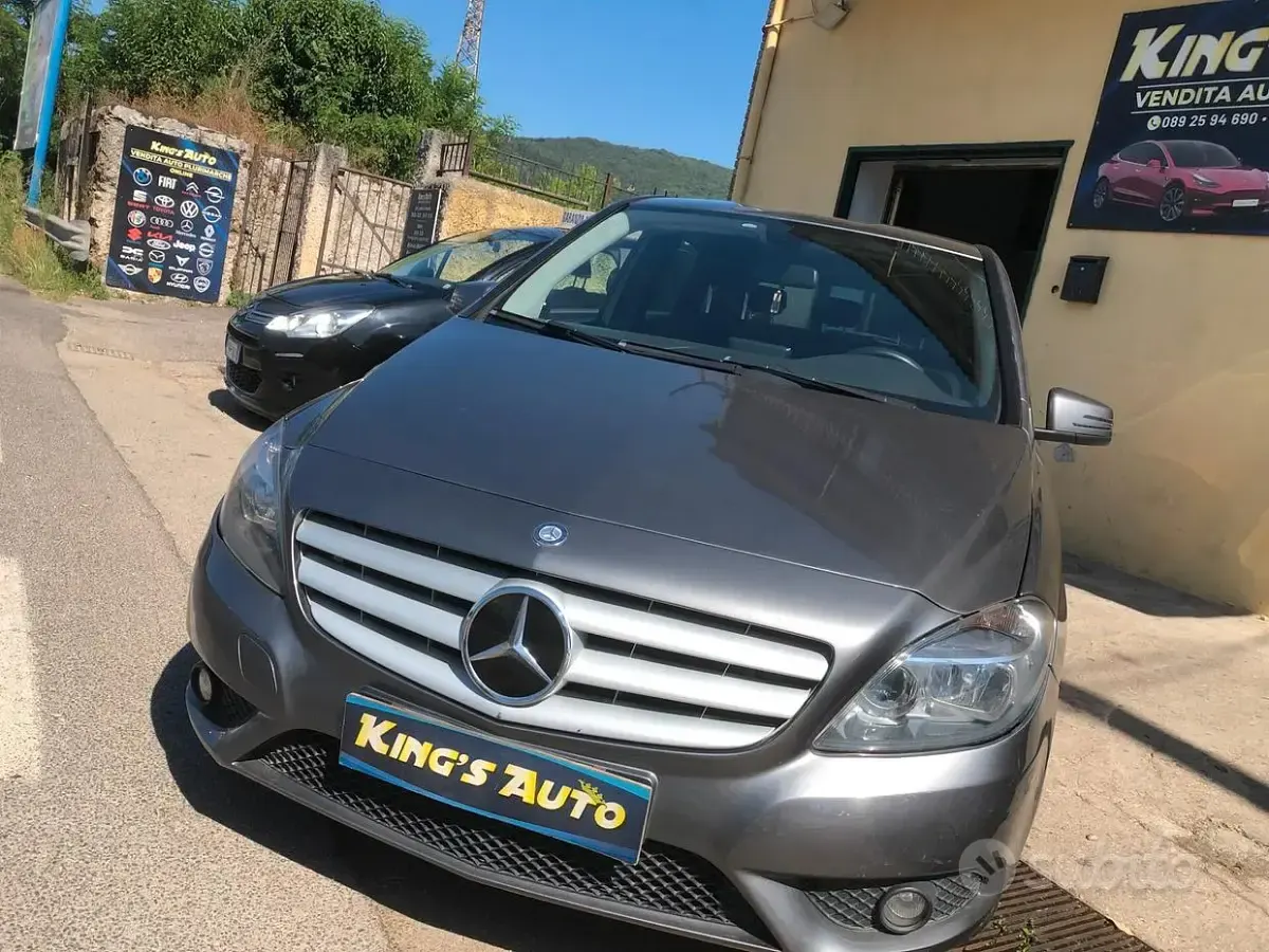 Usata Mercedes B180 Premium 109 CV (80 kW) 2014 Grigio Utilitaria