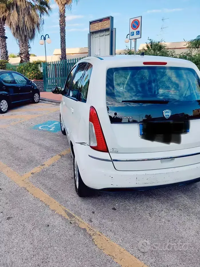 Usata Lancia Musa 69 CV (50 kW) 2011 Bianco Monovolume