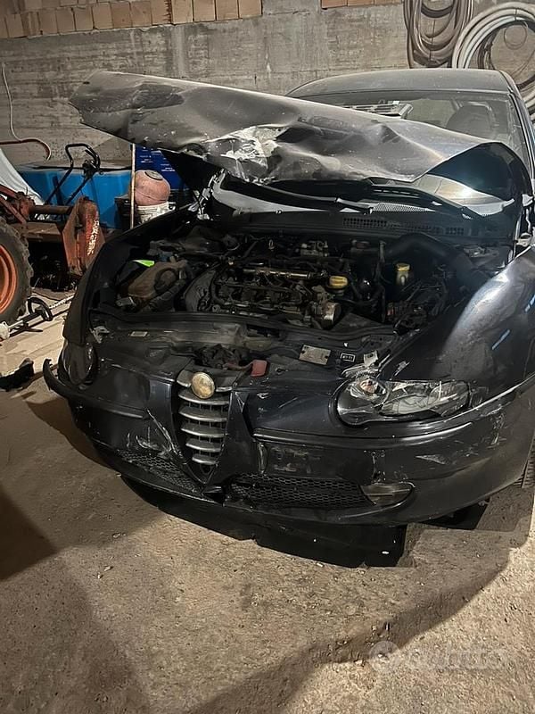 Usata Alfa Romeo 147 140 CV (102 kW) 2004 Blu Utilitaria