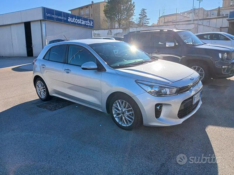 Usata Kia Rio 90 CV (66 kW) 2018 Grigio Berlina