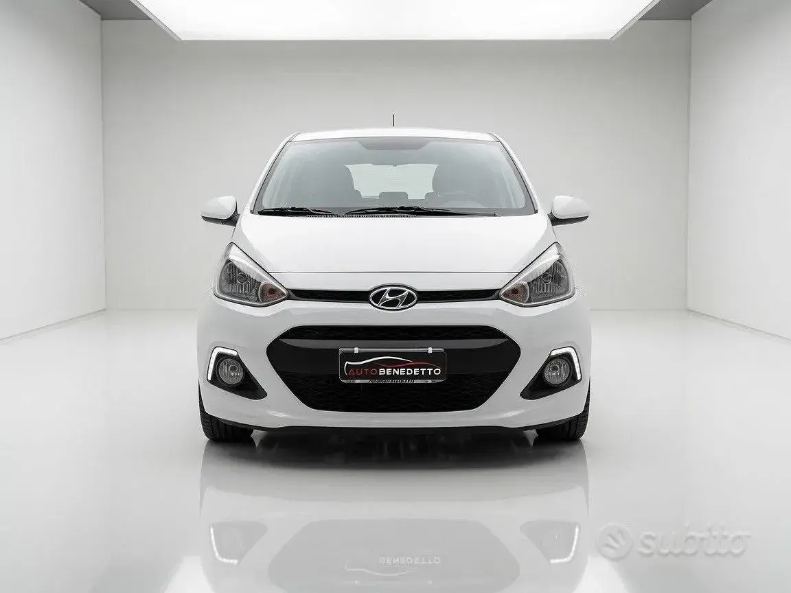 Usata Hyundai i10 66 CV (48 kW) 2015 Bianco Utilitaria