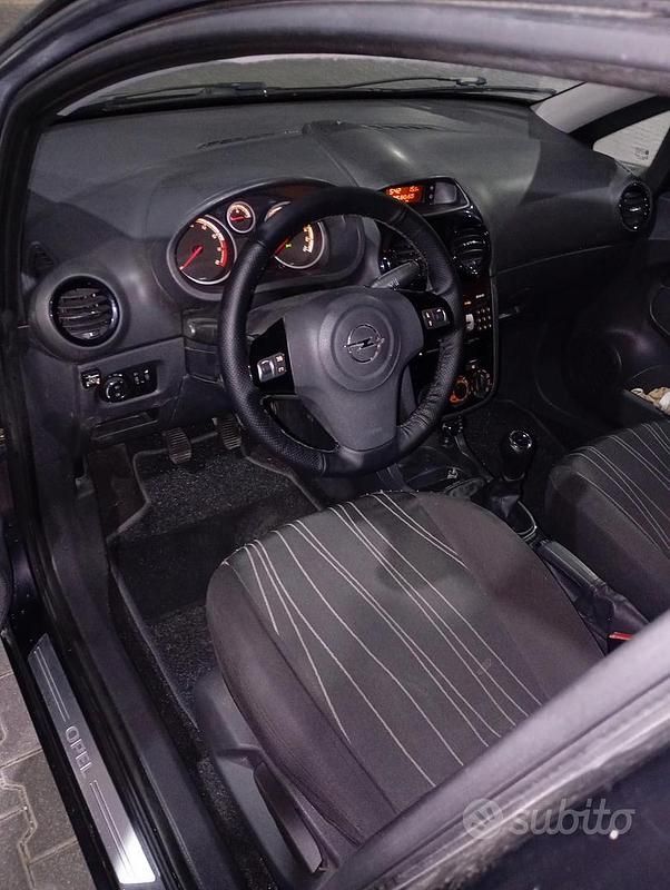 Usata Opel Corsa 80 CV (58 kW) 2010 Utilitaria