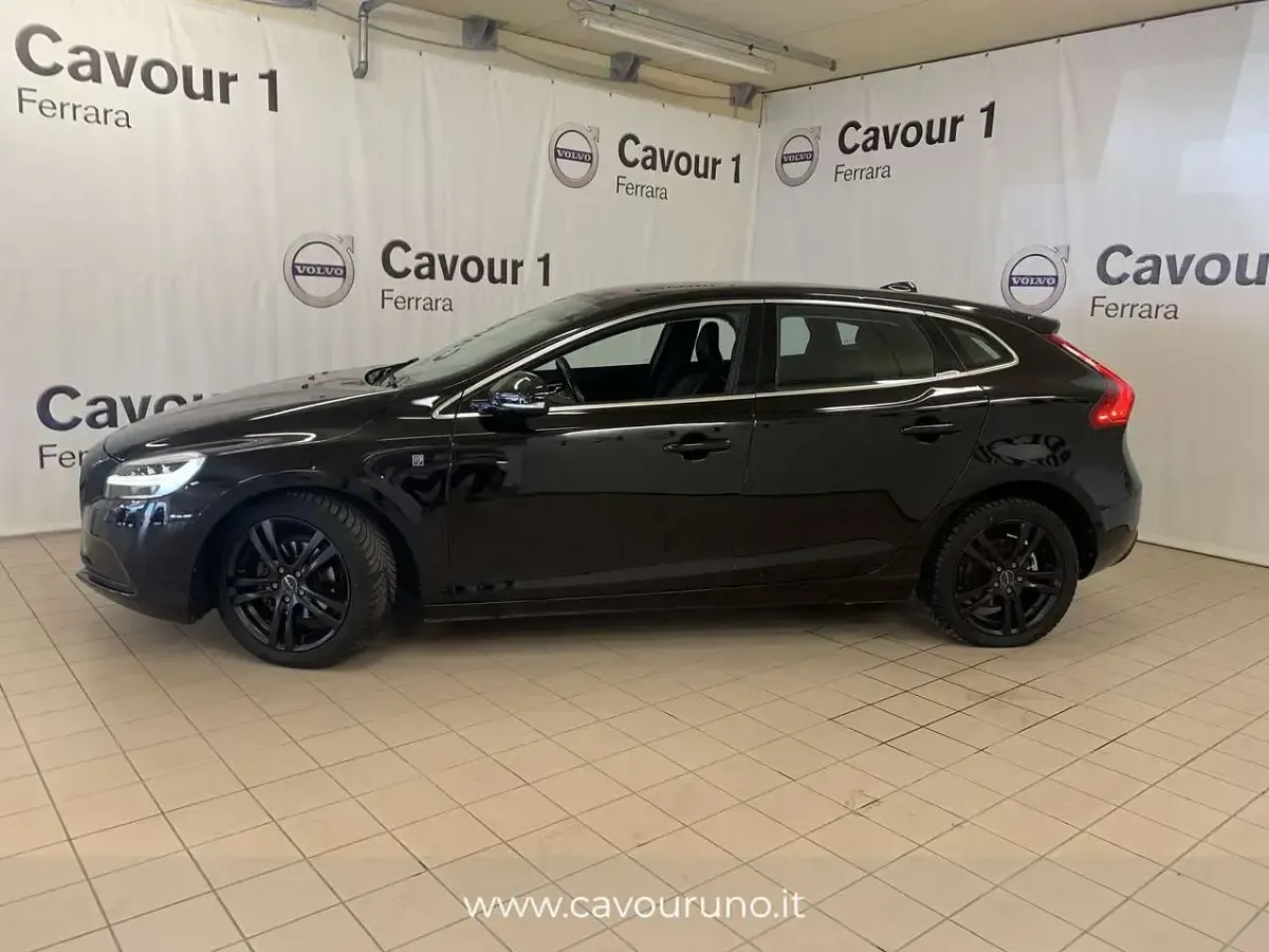 Usata Volvo V40 Ocean Race 120 CV (88 kW) 2016 Nero Berlina