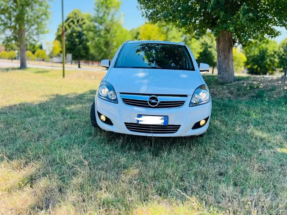 Usata Opel Zafira 150 CV (110 kW) 2013 Bianco Monovolume