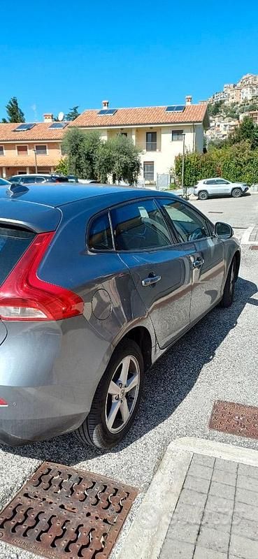 Usata Volvo V40 120 CV (88 kW) 2017 Grigio Station wagon