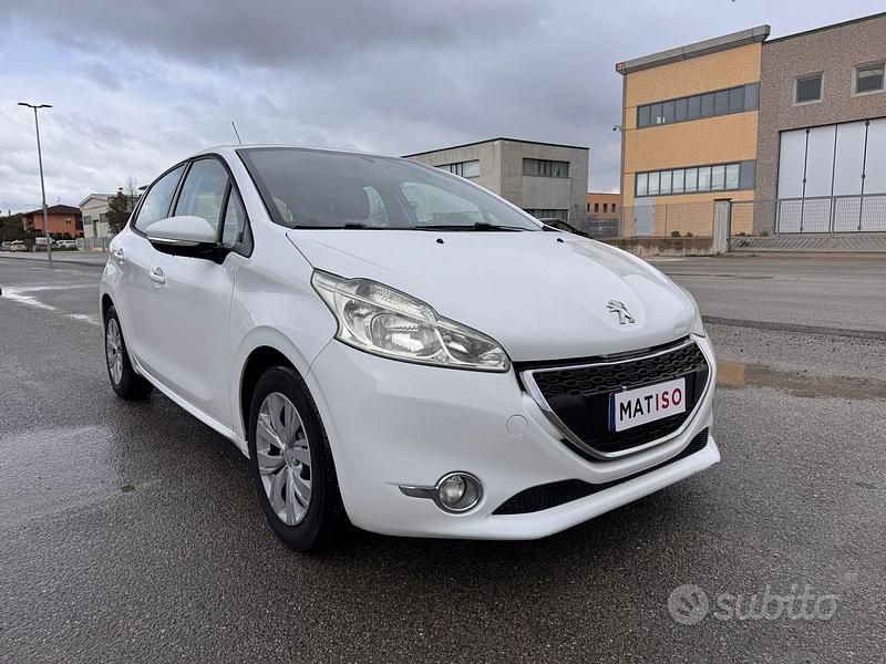Usata Peugeot 208 Allure 68 CV (50 kW) 2012 Bianco Utilitaria