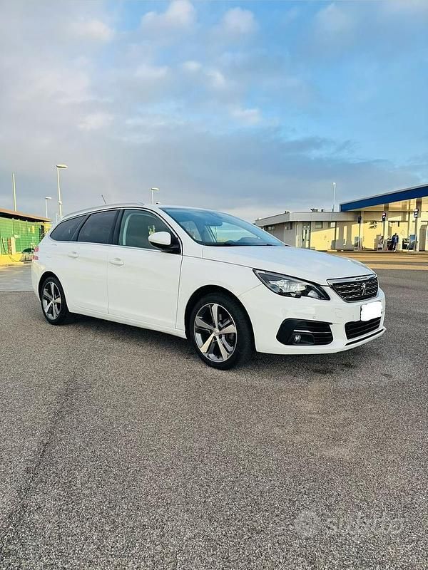 Bianco Usata 2018 Peugeot 308 SW Allure Station wagon | 9200 € (Buon prezzo) - Immagine 1/4
