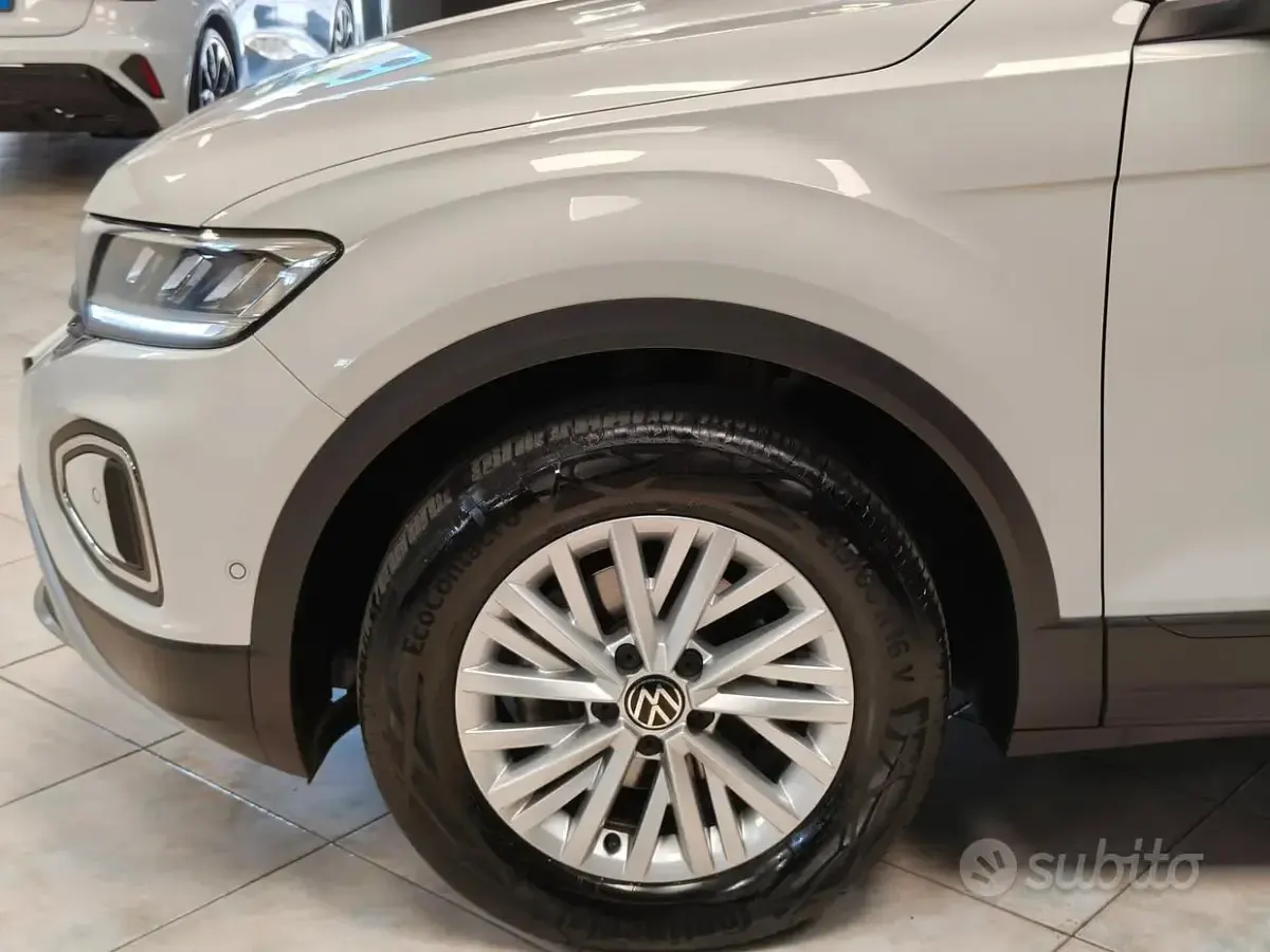 Usata VW T-Roc Life 116 CV (85 kW) 2023 Bianco SUV