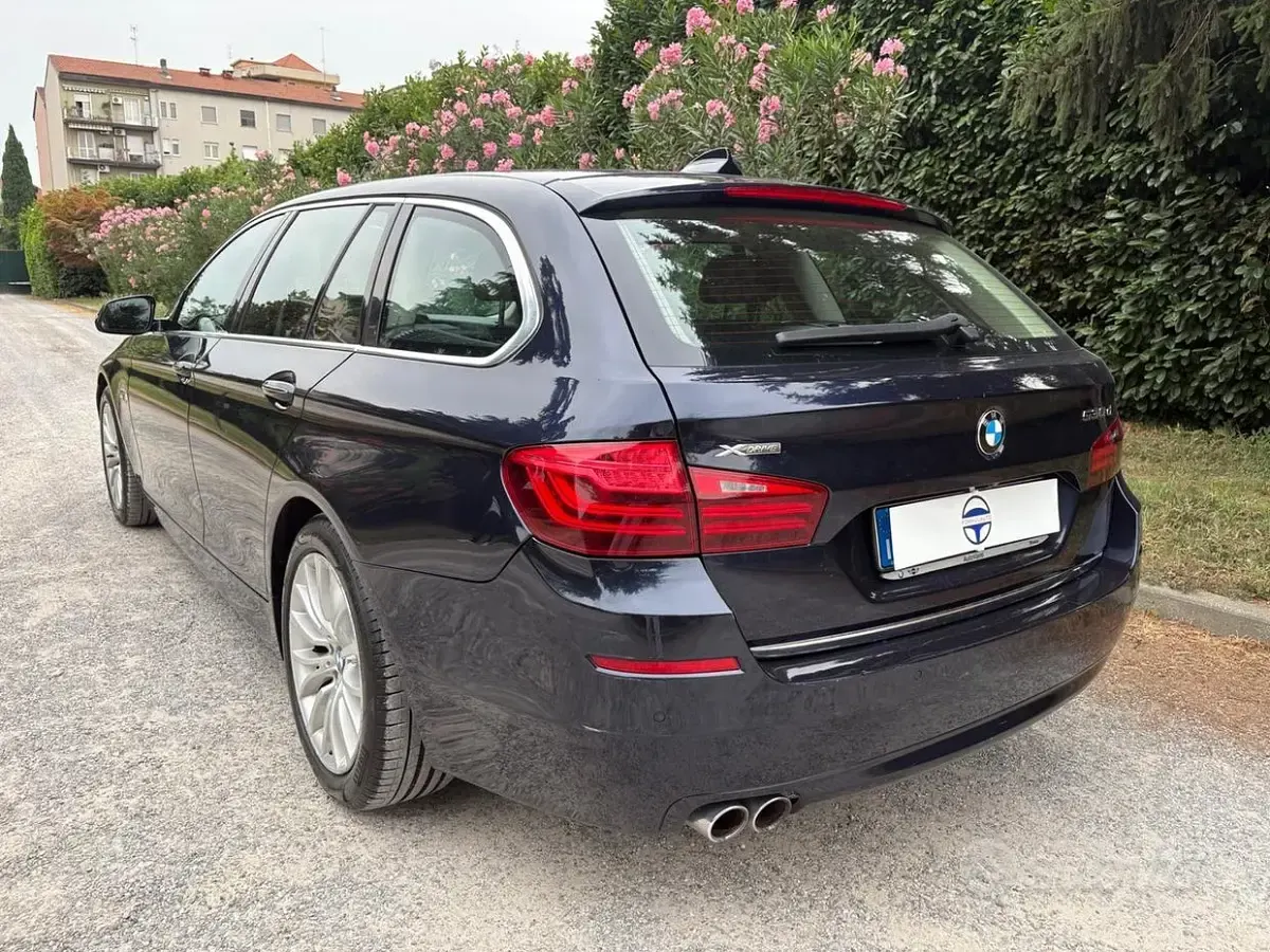 Usata BMW 530 Luxury Line 258 CV (189 kW) 2015 Bluazzurro Berlina