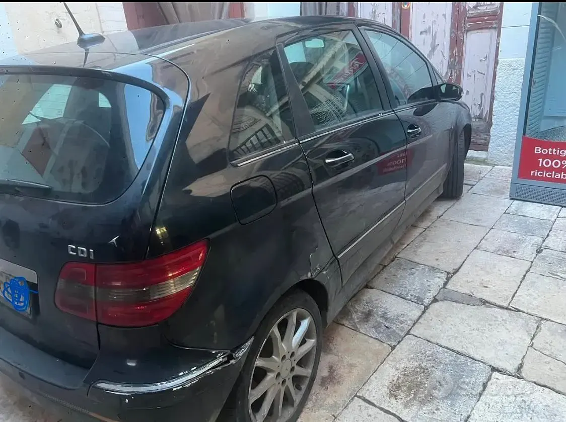 Usata Mercedes B200 140 CV (102 kW) 2007 Nero Monovolume