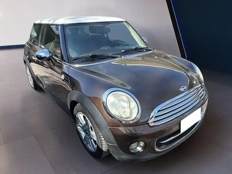 Usata Mini Cooper D 111 CV (81 kW) 2011 Marrone Utilitaria
