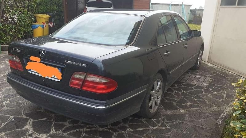 Begagnad Mercedes E200 Elegance 186 HK (136 kW) 2000 Sedan