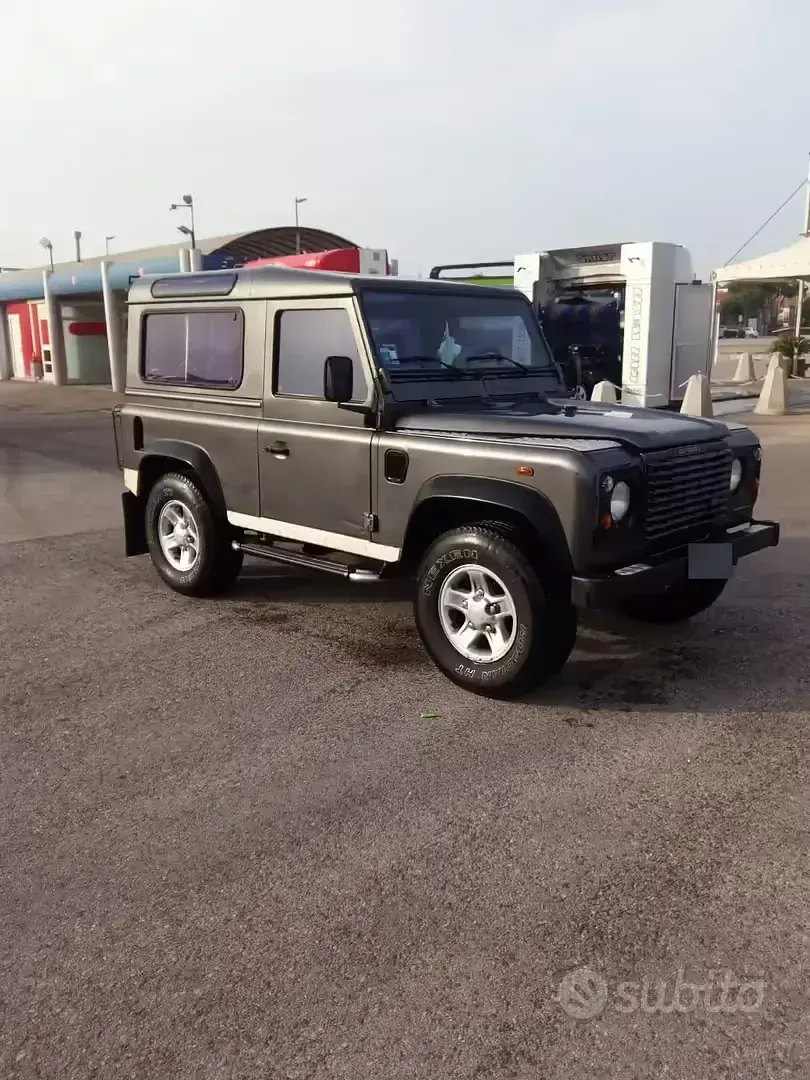 Usata Land Rover Defender 86 CV (63 kW) 2004 Grigio SUV
