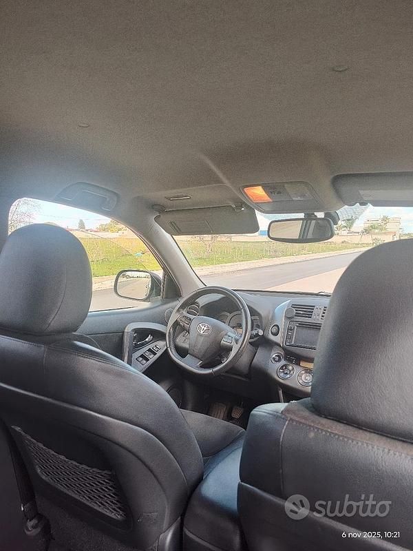 Usata Toyota RAV4 150 CV (110 kW) 2012 Nero SUV
