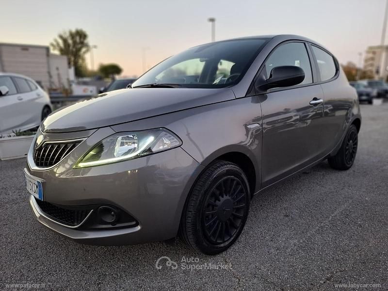 Grigio Usata 2022 Lancia Ypsilon Silver Due volumi | 8800 € (Ottimo prezzo) - Immagine 1/4