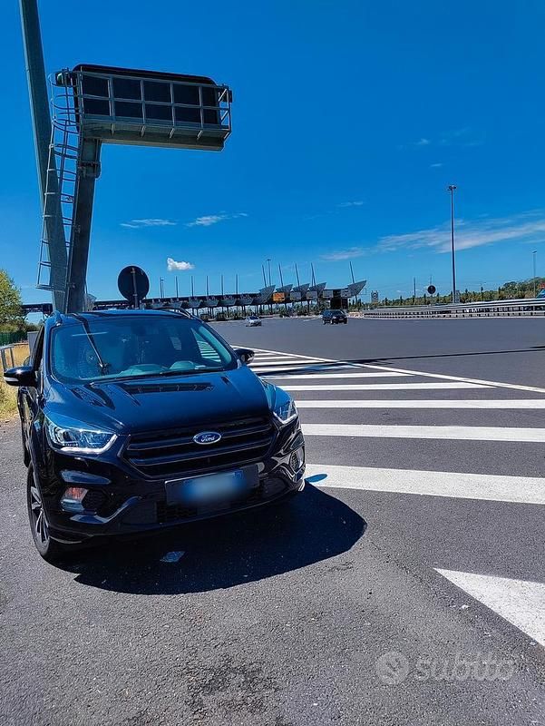 Usata Ford Kuga 150 CV (110 kW) 2019 Nero SUV