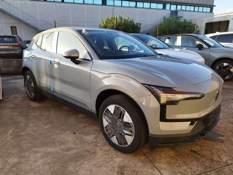Usata Volvo EX30 Core 75 kW (102 CV) 2024 Grigio SUV