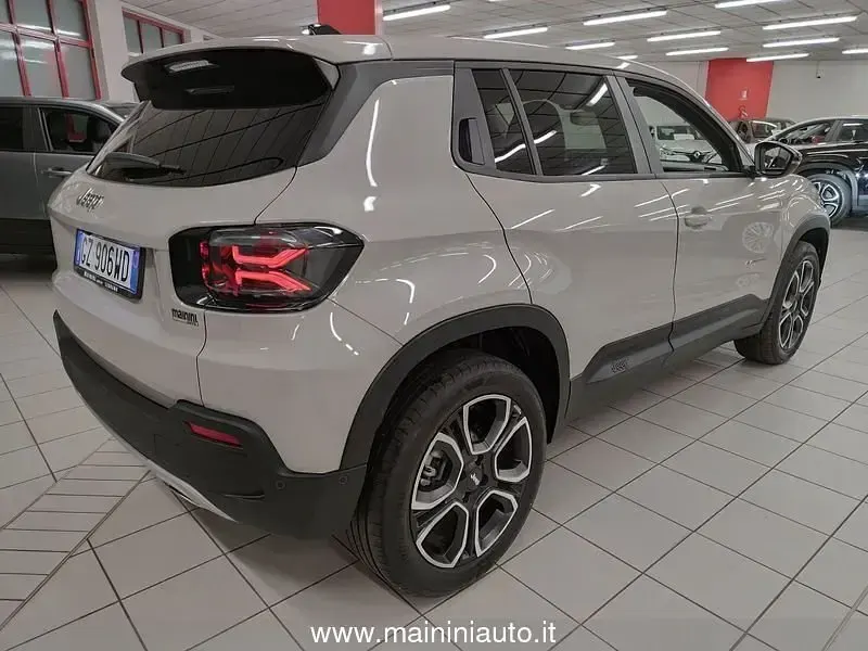 Używany Jeep Avenger Summit 101 KM (74 kW) 2025 Beżowy SUV