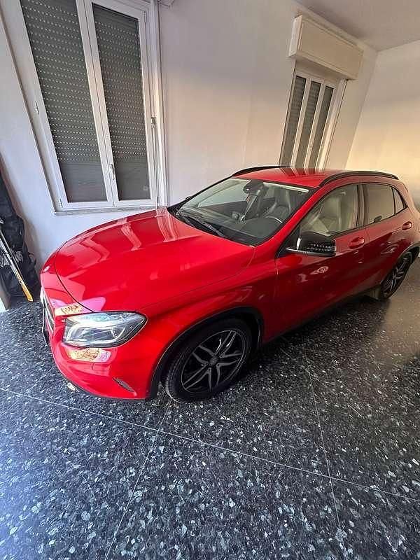 Usata Mercedes GLA180 109 CV (80 kW) 2015 Rosso SUV