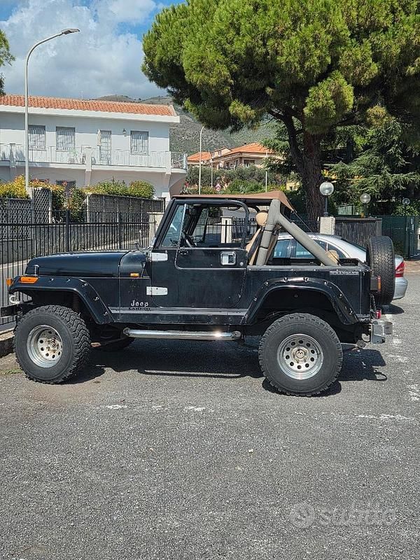 Usado Jeep Wrangler Laredo 103 CV (75 kW) 1983 Negro SUV